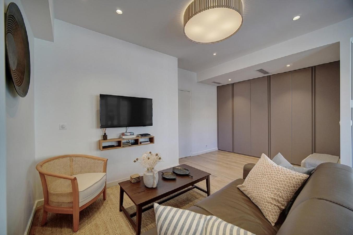 Magnifique 3 Pieces Renove Cannes Centre 'Banane' Avec Veranda ! A2B88 Екстер'єр фото